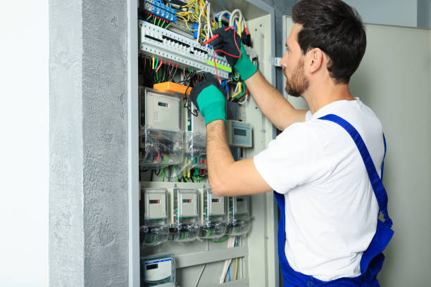 Best Affordable Emergency Electrician  in Oak Grove, LA